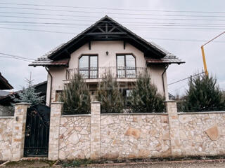 Se vinde casă cu 2 nivele și mansardă, amplasată în comuna Trușeni. ..