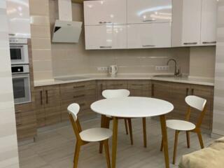 Оренда трикімнатної VIP квартири в ЖК "Едельвейс".