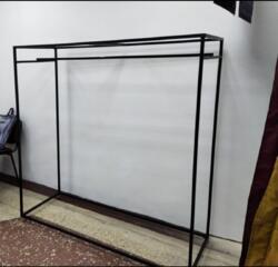Продам стойки для одежды 2 шт. Размер 1500х1500х600
Бендеры 077808868.