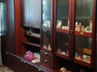 Продам 2-х комн квартиру. Комнаты 18 м2 и 16 м2, балкон - свой подвал