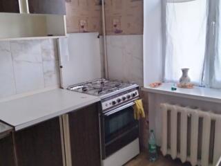 Сдам небольшую 3-комн. 2/5. Сегедская. 45/31/6.Металлопластиковые окна