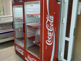 Фирменная холодильная витрина Coca-Cola