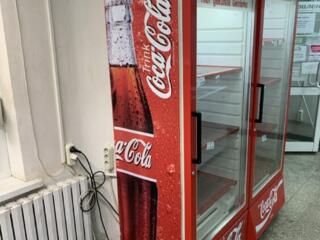 Фирменная холодильная витрина Coca-Cola
