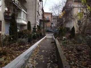 18303 Продается двухкомнатная квартира в центре ...