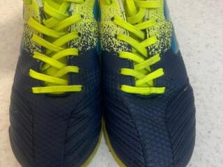 Спортивная обувь.