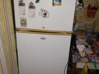 Двухкамерный холодильник.