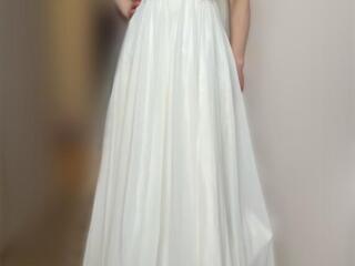 Платье молочного цвета в стиле Ампир.