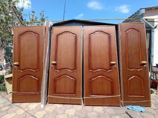 Новые деревянные двери 4 штуки