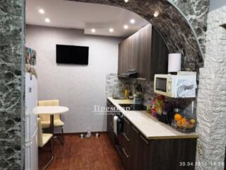 Продам гарну квартиру на Таїрова в новому зданому будинку