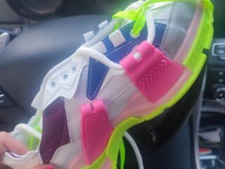 Продам новые кросcовки