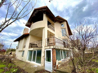 Se vinde casă în 2 nivele, amplasată în com. Stăuceni, pe str. 31 ...