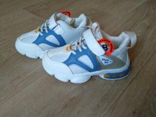 Детские кроссовки (29р-р)