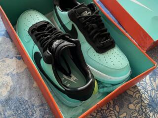 Кроссовки Nike&Tiffany новые в коробке