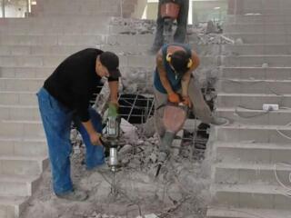 Prestam servici de demolari avem tehnica muncitori demolarea betonului