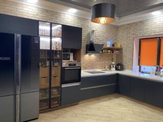 Продается дом, общей площадью - 238 кв.м. Дом из очень теплый. ...