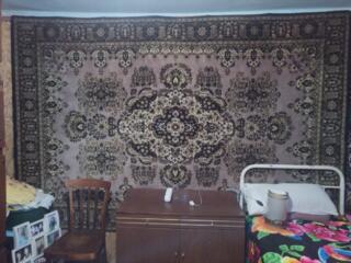 Ковры и ковровые дорожки, б/у, из натуральных материалов.