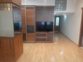 Сдам трехкомнатную квартиру в Центре