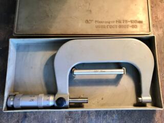 Микрометры, угольник.