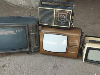 Советский антиквариат (радиоприемник, маленькие телевизоры)