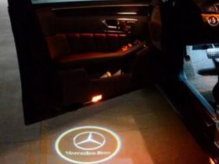 Светодиодная подсветка в двери Mercedes