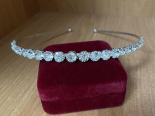 Продам очень красивый свадебный обруч