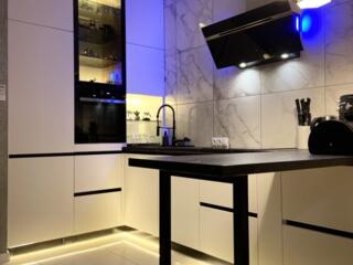 Пропонується до продажу 3 поверховий будинок.