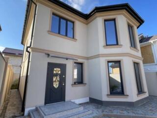 Продам просторный, светлый двухэтажный дом на 2,5 сотках земли. Общей 