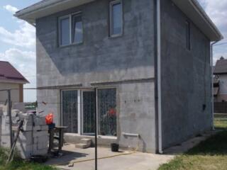 Продам отличный дом у моря . Два уровня. На первом этаже прихожая . ..