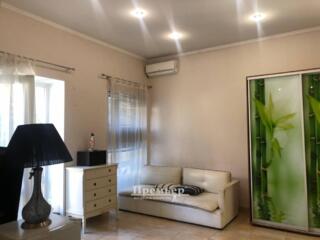 У продажу затишний 2-поверховий будинок на 8 ст. Великого Фонтану