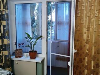1- комнатная квартира в Лузановке с капитальным ремонтом.