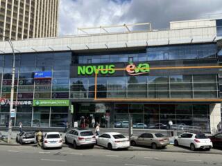 Львовская площадь. Фасад. Торговый центр. Витрины. 380 кв.м