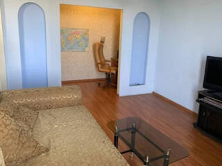 Квартира в центре города. Панорамные окна. Мебель остается. ...