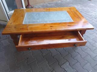 Стол, натуральное дерево привезен из Германии, с выдвижным ящиком.