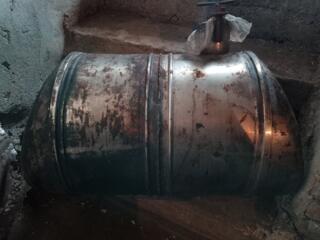 1 нерж. бочка-80 литров, другой инвентарь для вина