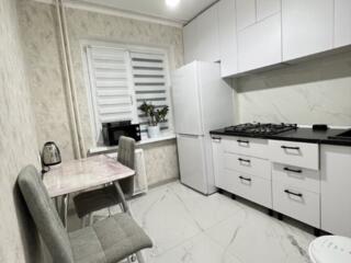 Центр! Двухкомнатная с ремонтом! Укомплектована!