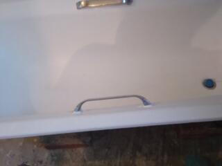 Продаю ванну чугунную с ручками в идеальном состояниии