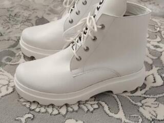 Кожаные ботинки