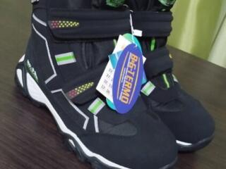 Продам новые кроссовки, ботинки (дутики)