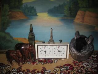 Слон и свинка из красного дерева и винтажные ёлочные игрушки СССР.