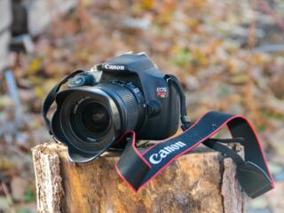 Цифровая зеркальная камера Canon Rebel T5