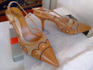 Распродажа: босоножки новые, р. 38-39