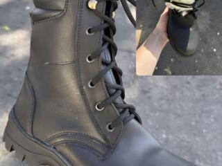 Берцы черные натуральная кожа на меху прошитые/проклеенные.