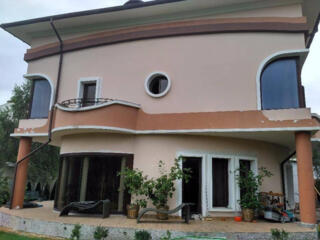 Продается прекрасный дом на Французском бульваре с ровным квадратным .