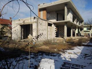 Предлагается к продаже дом на ул.Долгая. Коробка с крышей, без окон. .