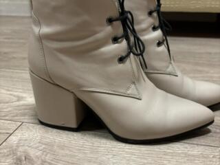 Женские кожаные ботинки 38 р-р, 300 руб.