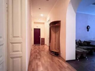 Просторная Отличная Фасадная 5ти комнатная квартира в САМОМ ЦЕНТРЕ!