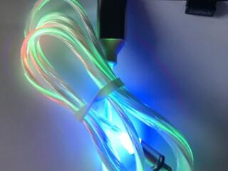 Зарядный кабель светящийся.