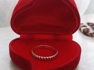 Продам серебряное кольцо размер 17,5