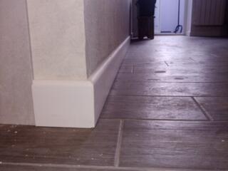 Плинтуса Монтаж. Полиуретановые и МДФ..