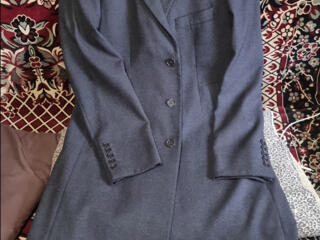 Фирменные пальто, куртки, брюки, рубашки, костюмы, галстуки.